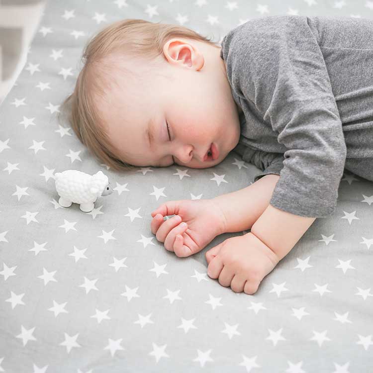Sleeping with a Dummy/Pacifier? Here’s what you need to know!
